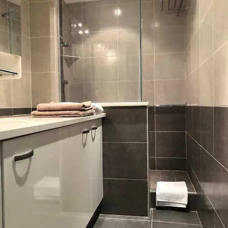 Un Grand Face Au Port De Santa Lucia *